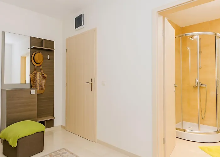 Star Dreams With Glass Veranda